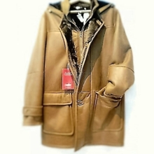 Застёжки:  молния (метал), пуговицы (пластмасса).