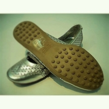 Подошва -  искусственный материал.