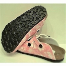 Подошва - нескользящая.