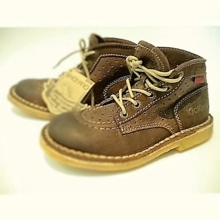 Застёжки -  прочные шнурки.