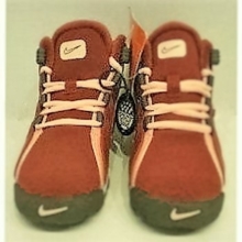 Застёжки -  шнурки.